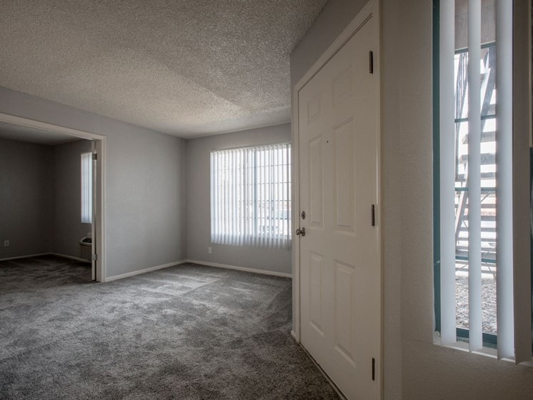 Living Room at Cinnamon Tree Apartments in Albuquerque, MN